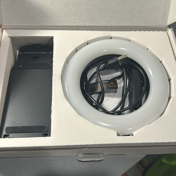 5 Inch LED Ring Light - Picture 2 of 3